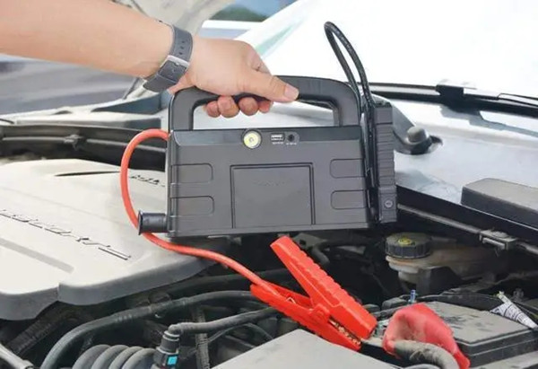 汽車應急啟動電源選用什么電池好(汽車應急