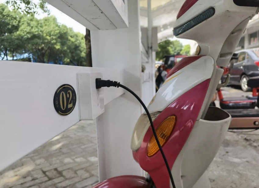 電動自行車電池“充滿不拔”和“沒滿就拔”